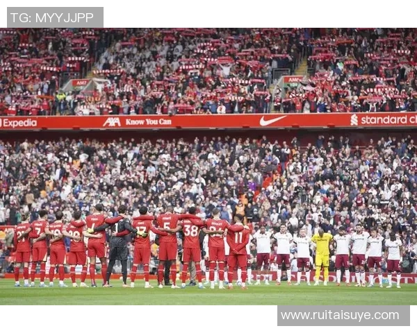 英超联赛重磅消息：利物浦主场大胜热刺，继续领跑积分榜