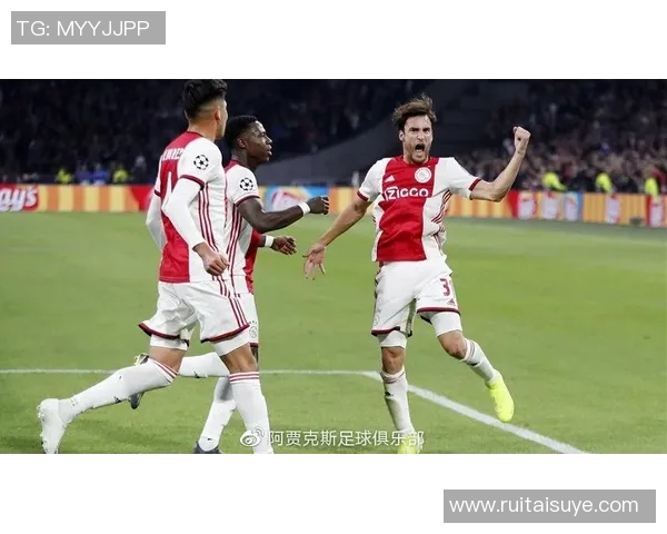 瓦伦西亚与阿贾克斯激战在即球迷期待精彩对决与历史交锋