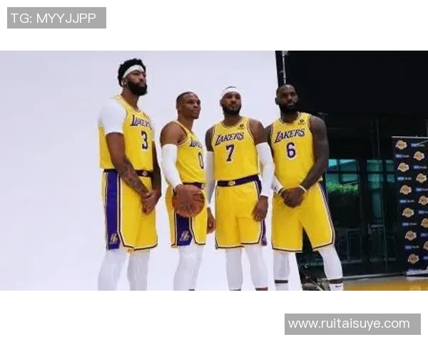 犹他爵士与洛杉矶湖人激战正酣谁能在NBA赛场上笑到最后